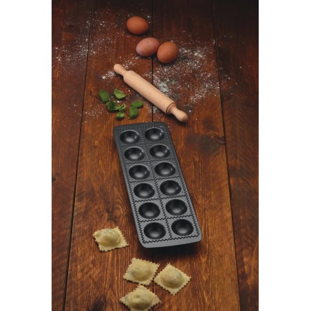 World of Flavours Italian Non-Stick Ravioli Mould